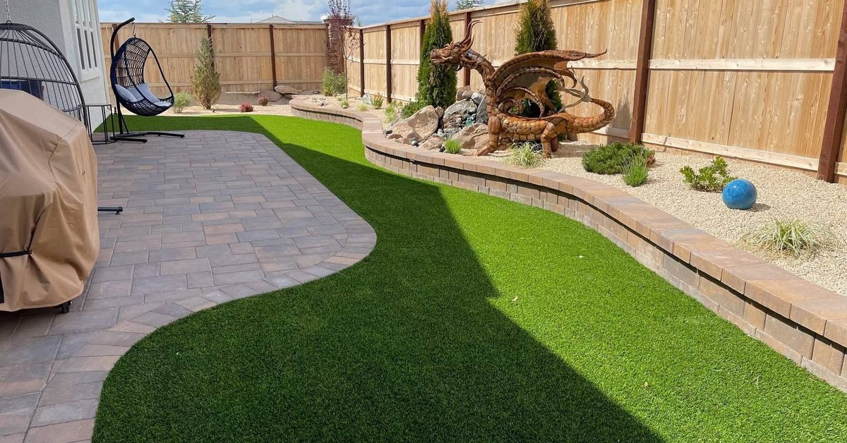 Artificial turf lawn